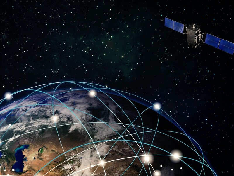 satelliti in orbita nello spazio